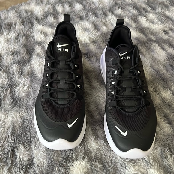 Nike Mens Air Max Axis Black & White Size: 8.5 (AA2146 003) - Picture 1 of 7